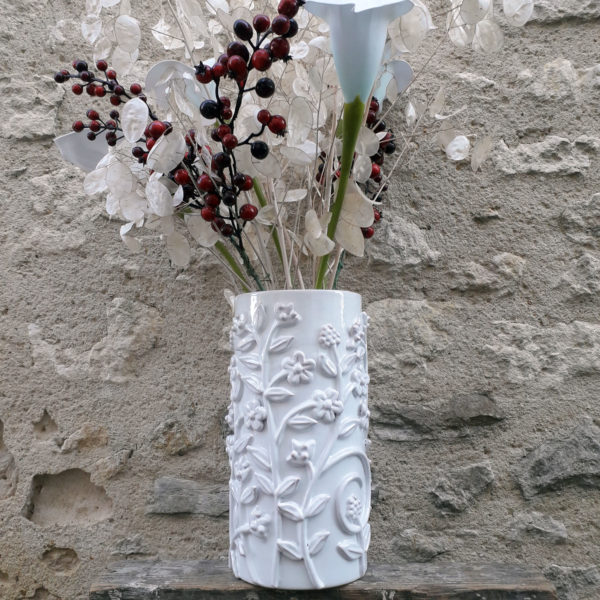 Vase droit rinceaux blanc G Nouri