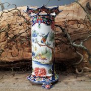 Vase sur pieds griffes Delft polychrome