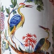 Vase sur pieds griffes Delft polychrome