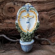 Bénitier Christ en croix relief