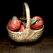 Pommes rouges en céramique