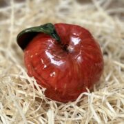 pomme rouge en céramique