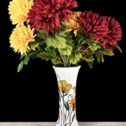 Vase à pans décor fleurs stylisées jaune
