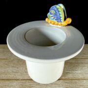 Vase chapeau au papillon bleu petit modèle
