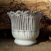 Cache pot ajouré Mauve taille 2