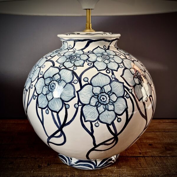 Pied de lampe boule Roses bleues