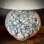 Pied de lampe boule Roses bleues